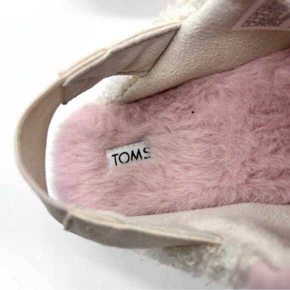 Tom’s pink furry Sofia slip on shoes. Size 8 - Picture 5 of 6